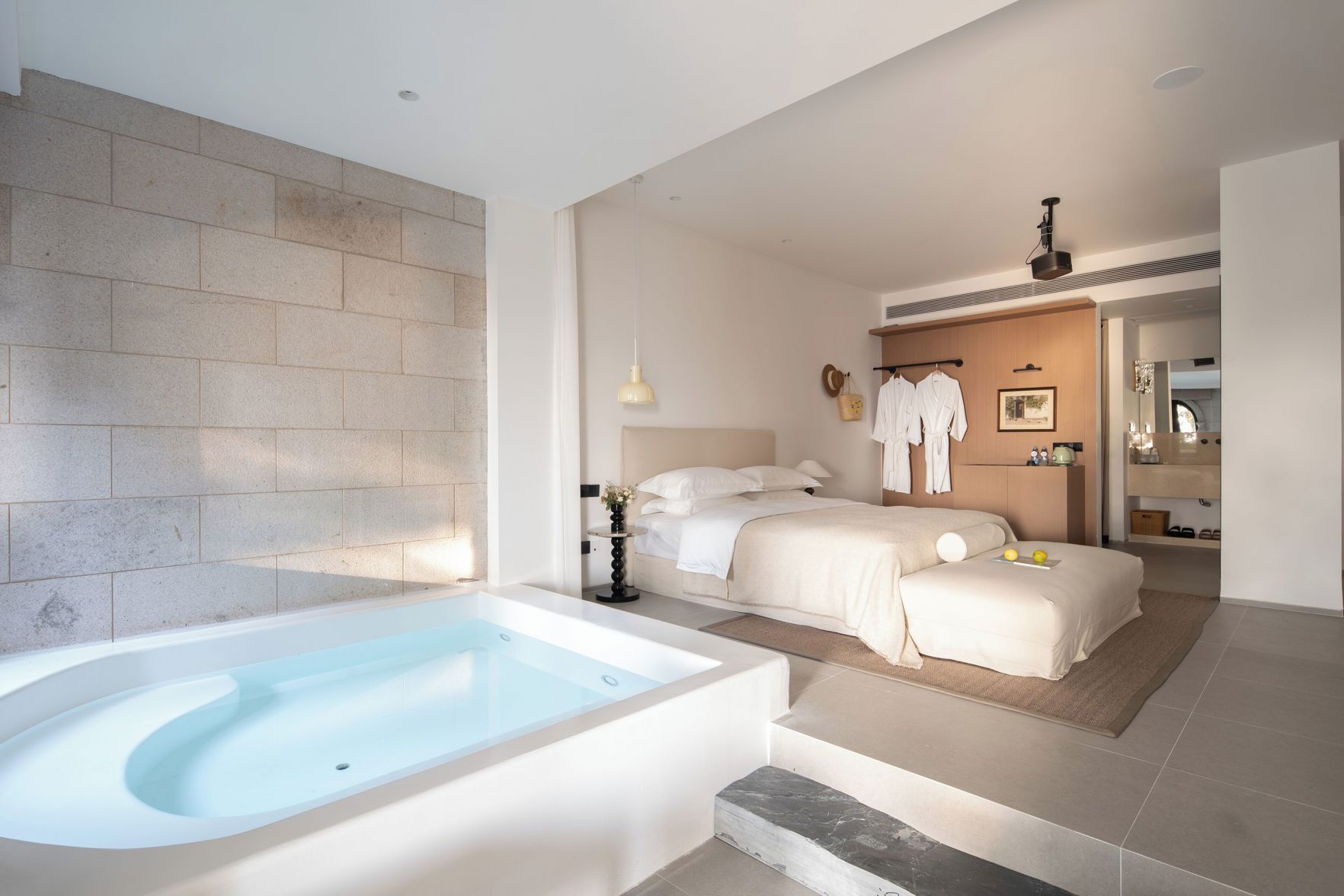 Miyue Roman Holiday Bubble Pool hotel 3*