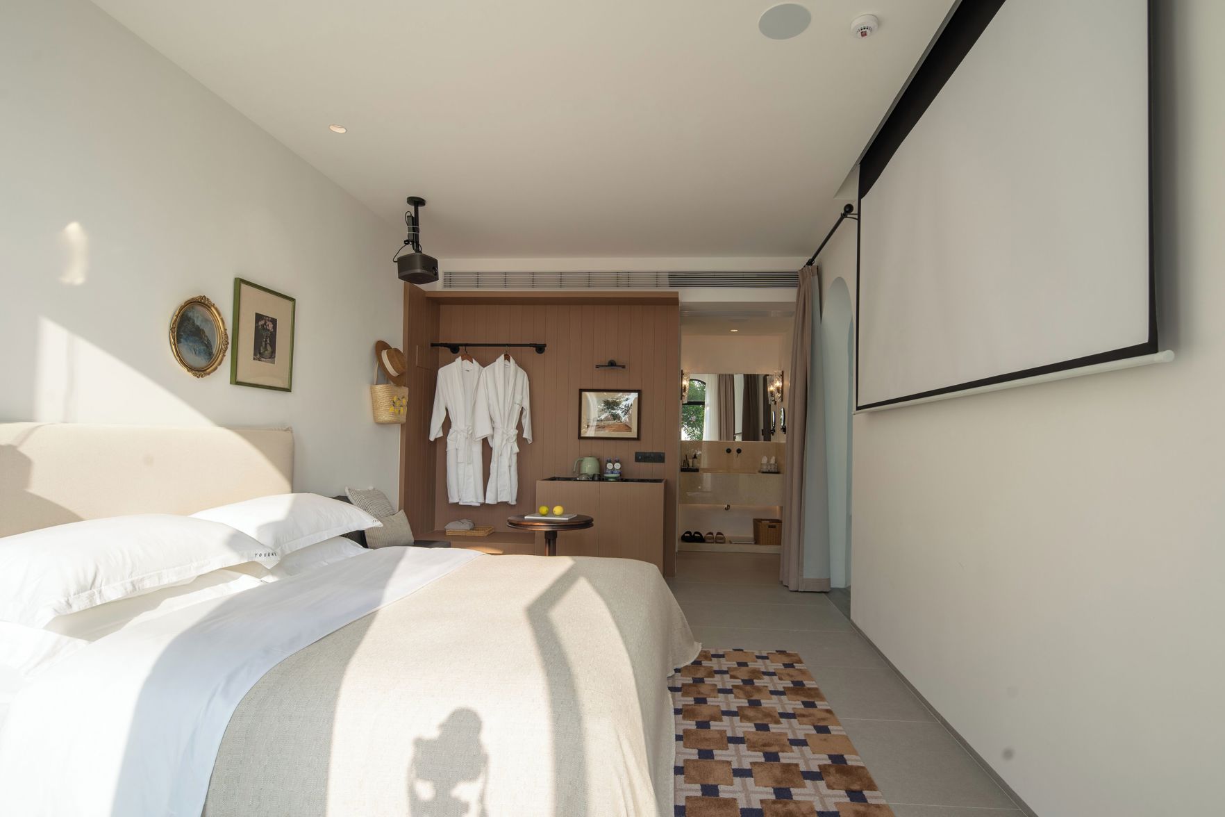 Miyue Roman Holiday Bubble Pool hotel 3*