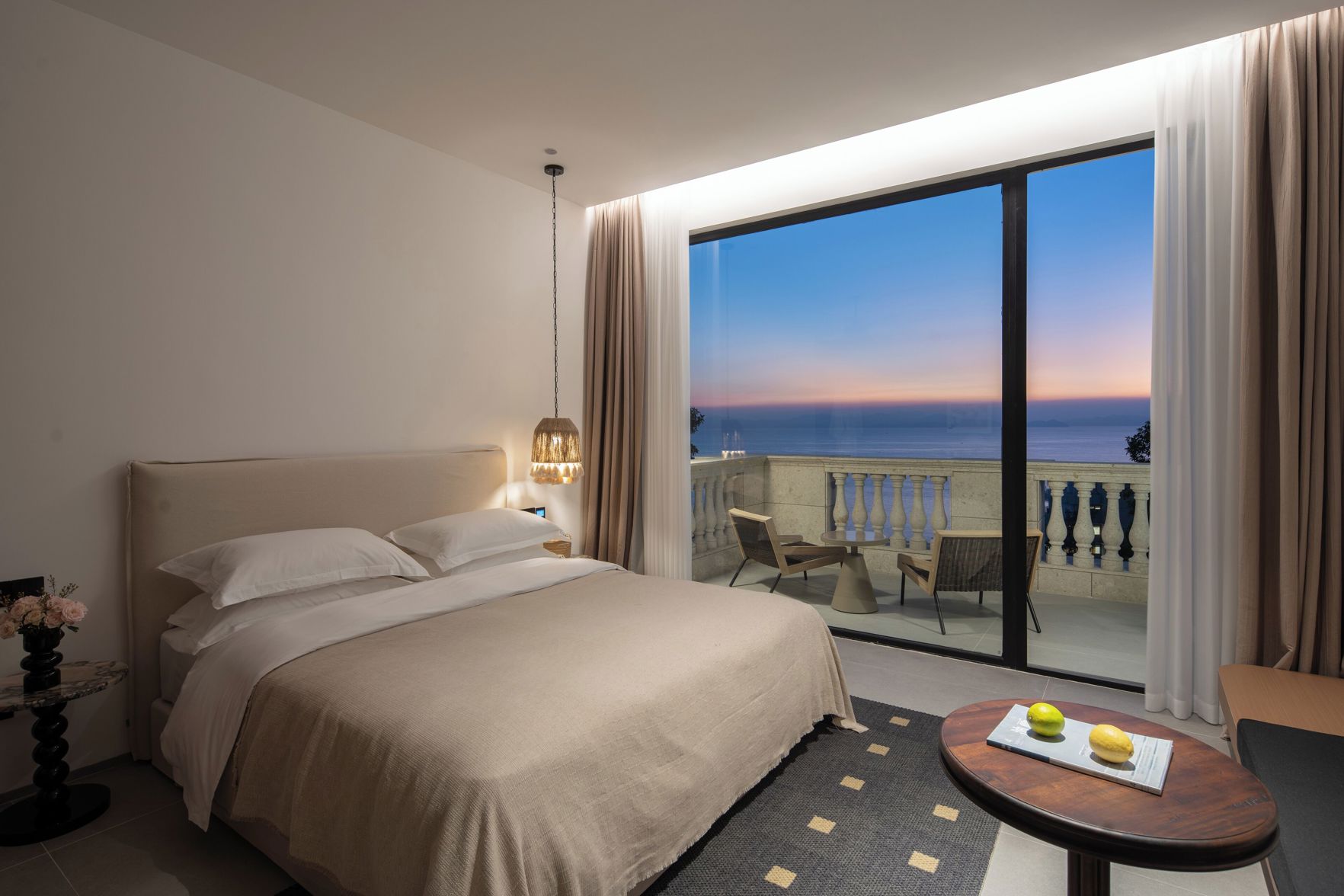 Miyue Roman Holiday Bubble Pool hotel 3*
