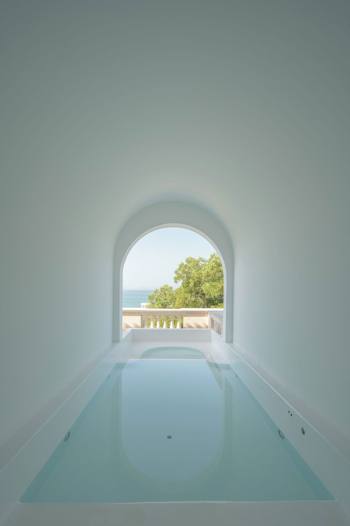Miyue Roman Holiday Bubble Pool hotel 3*