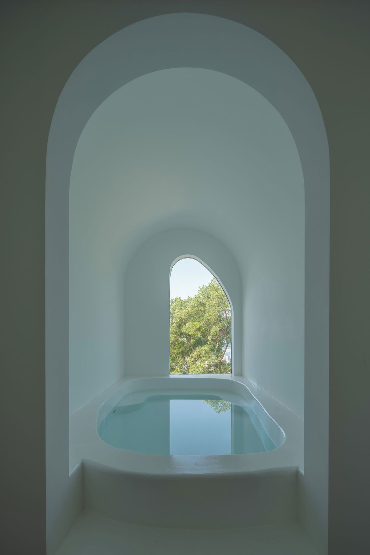 Miyue Roman Holiday Bubble Pool hotel 3*
