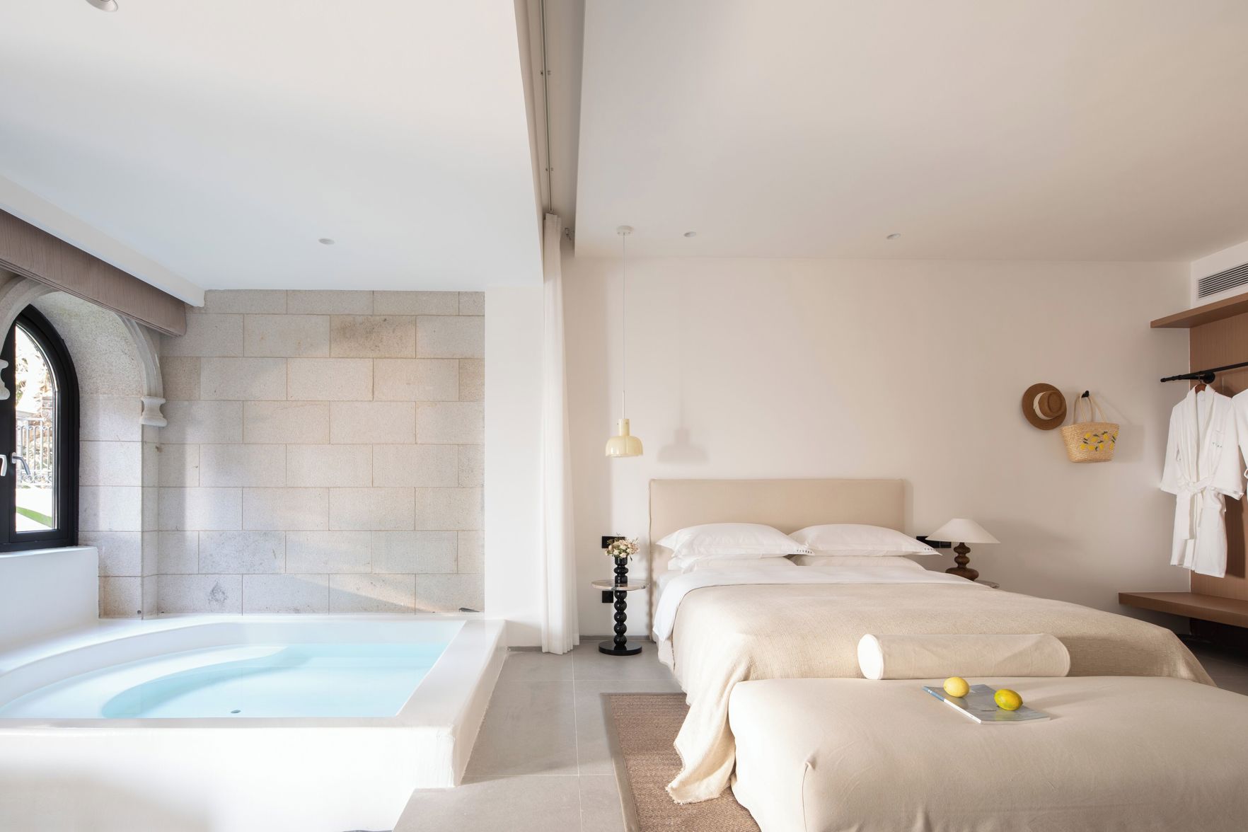 Miyue Roman Holiday Bubble Pool hotel 3*