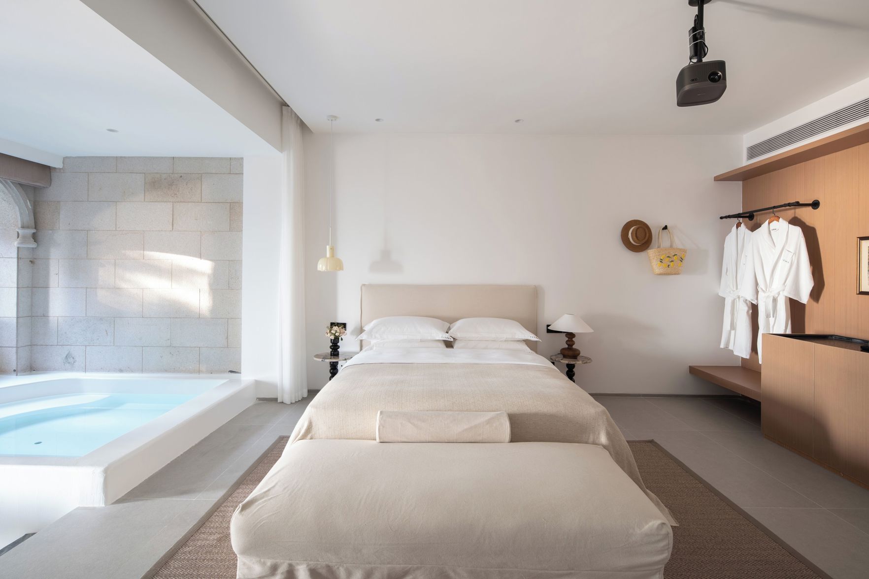 Miyue Roman Holiday Bubble Pool hotel 3*