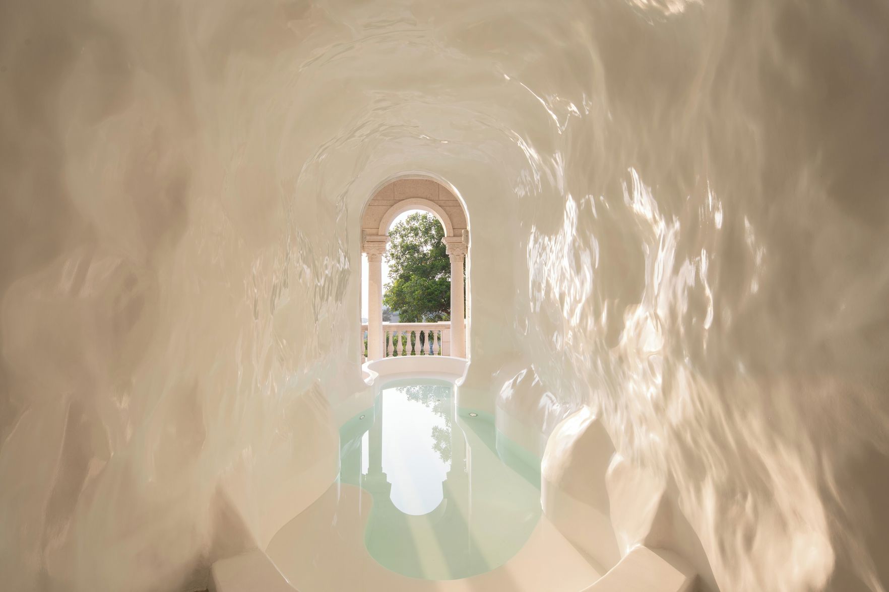 Miyue Roman Holiday Bubble Pool hotel 3*