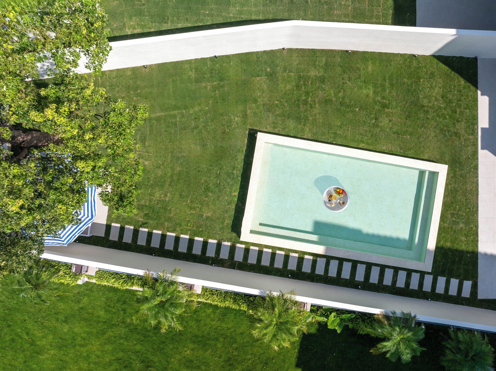 Miyue Roman Holiday Bubble Pool hotel 3*