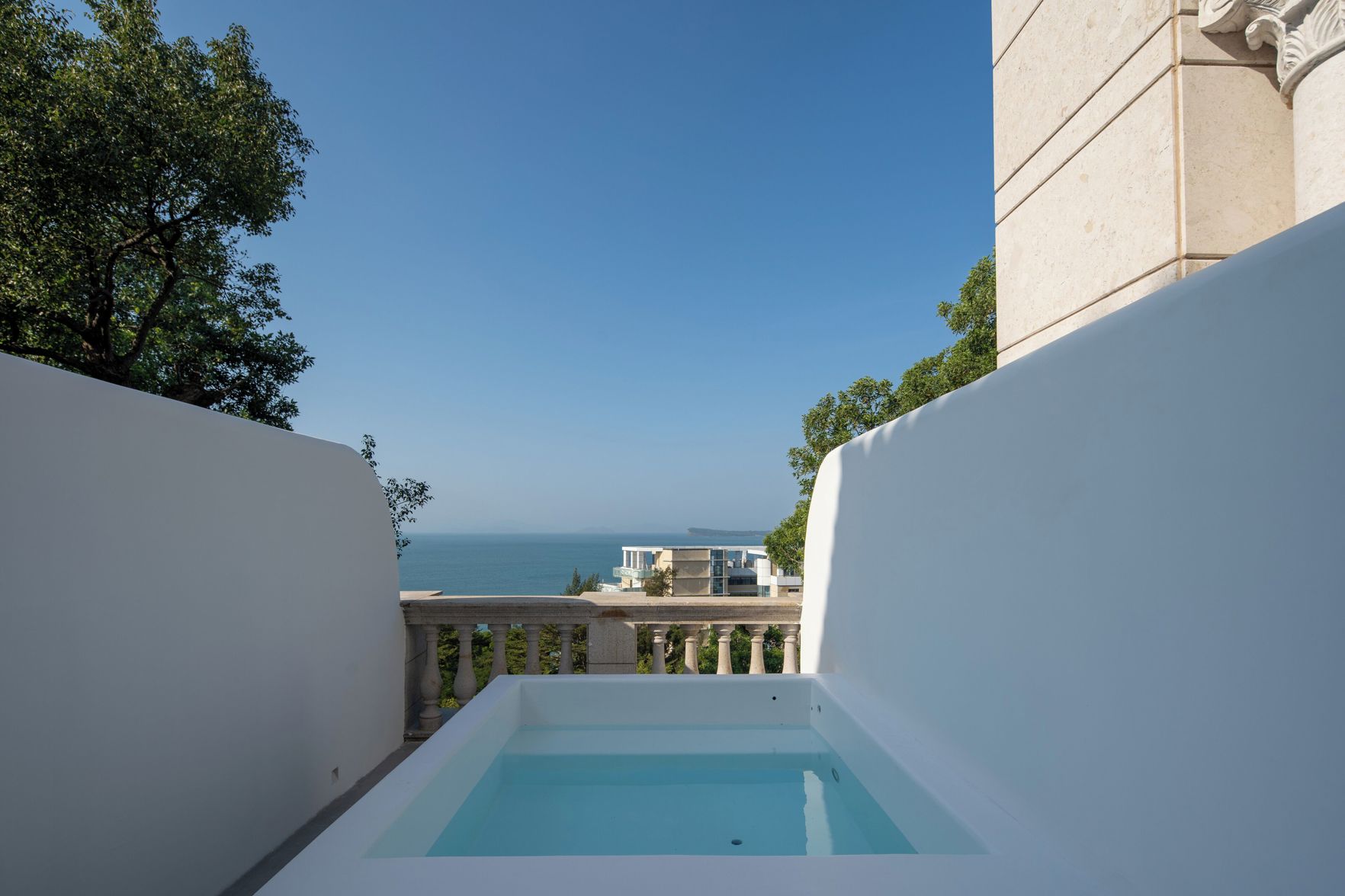 Miyue Roman Holiday Bubble Pool hotel 3*
