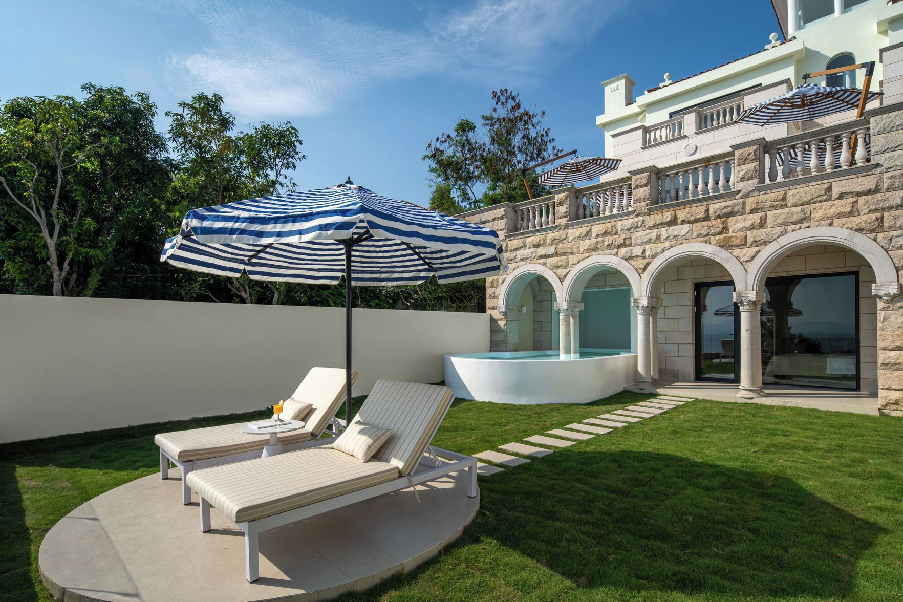 Miyue Roman Holiday Bubble Pool hotel 3*