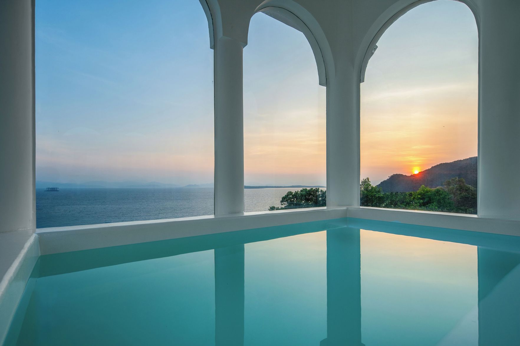 Miyue Roman Holiday Bubble Pool hotel 3*