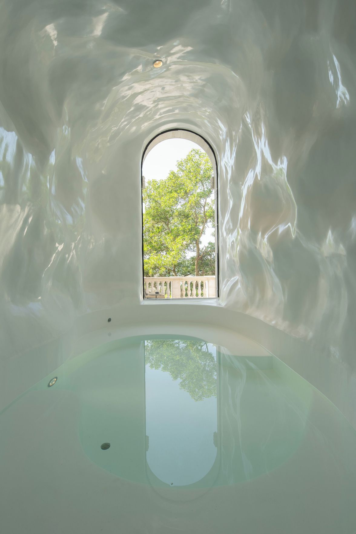 Miyue Roman Holiday Bubble Pool hotel 3*