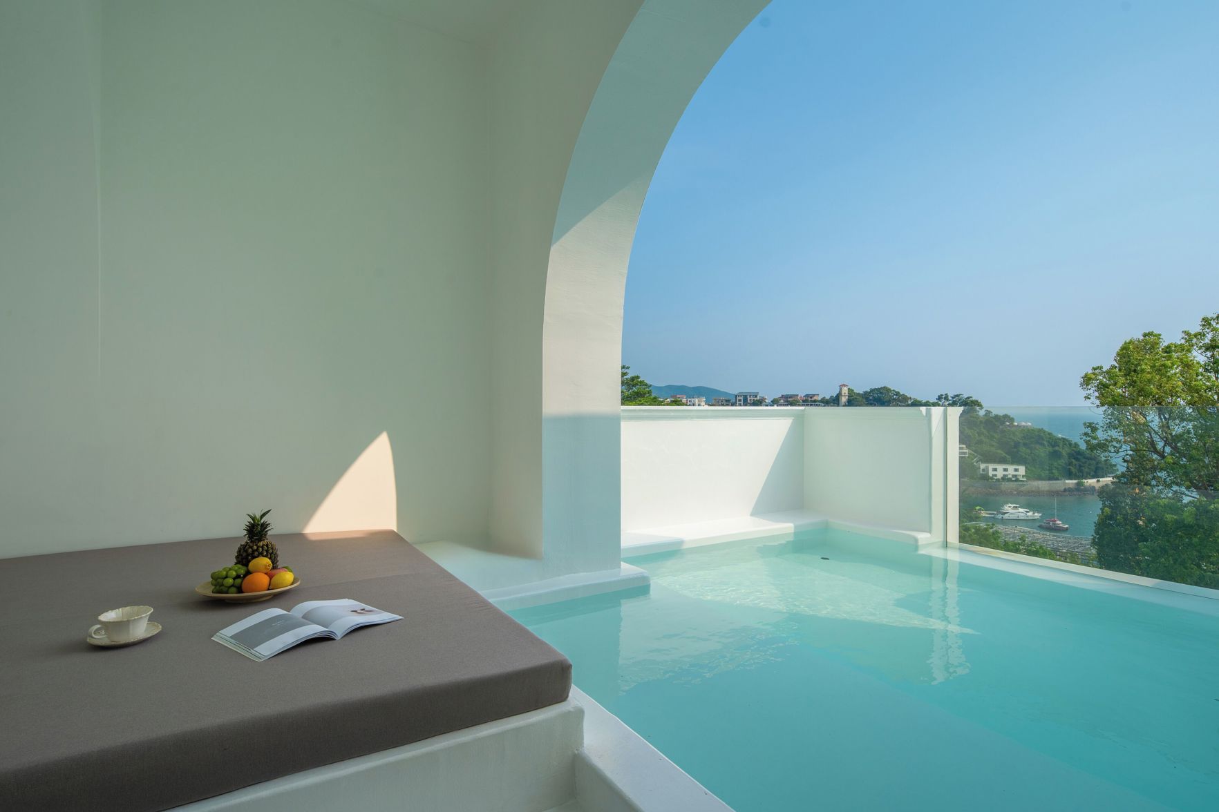 Miyue Roman Holiday Bubble Pool hotel 3*