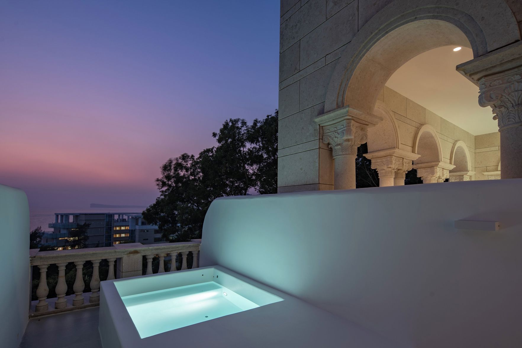Miyue Roman Holiday Bubble Pool hotel 3*