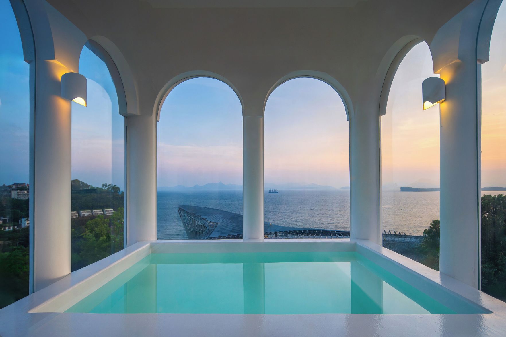 Miyue Roman Holiday Bubble Pool hotel 3*