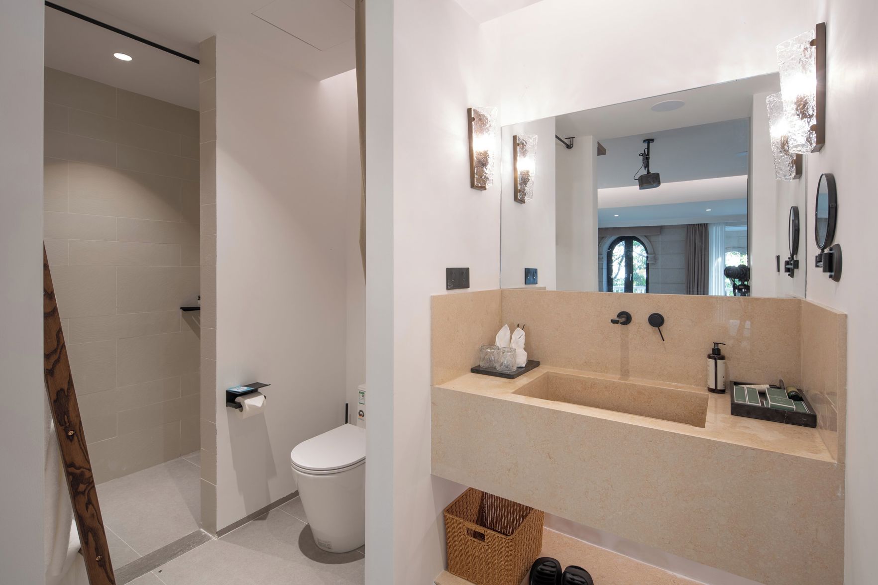 Miyue Roman Holiday Bubble Pool hotel 3*