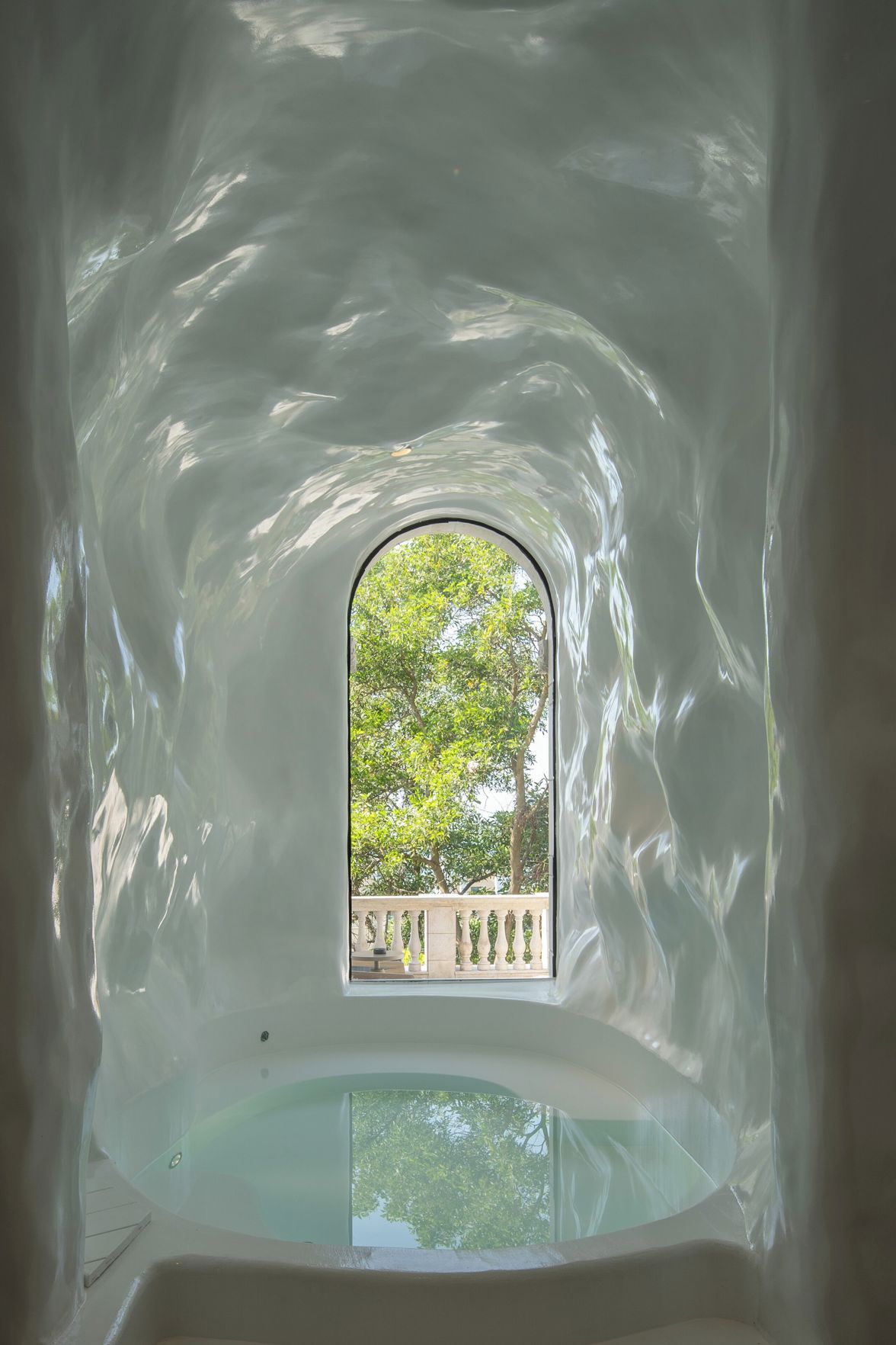 Miyue Roman Holiday Bubble Pool hotel 3*