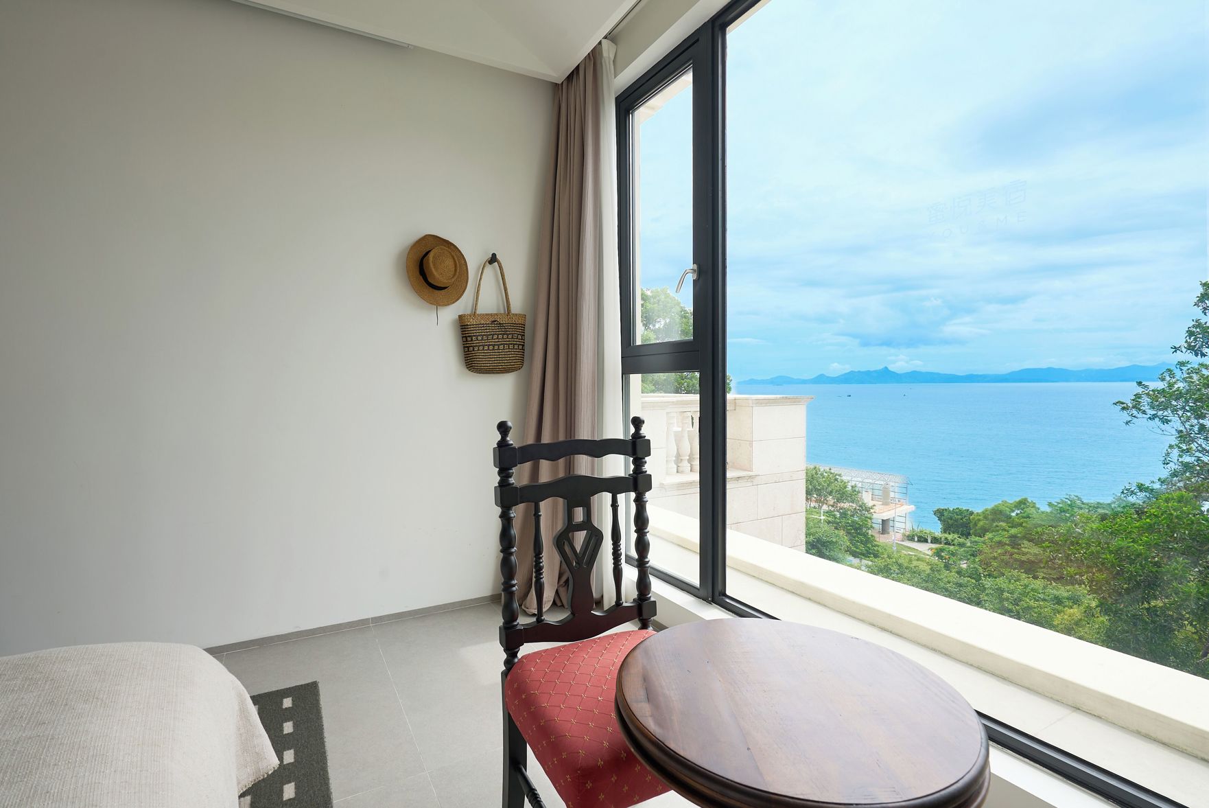 Miyue Roman Holiday Bubble Pool hotel 3*