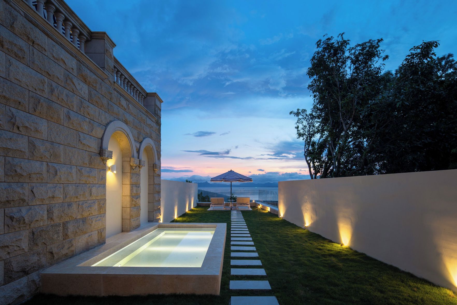 Miyue Roman Holiday Bubble Pool hotel 3*