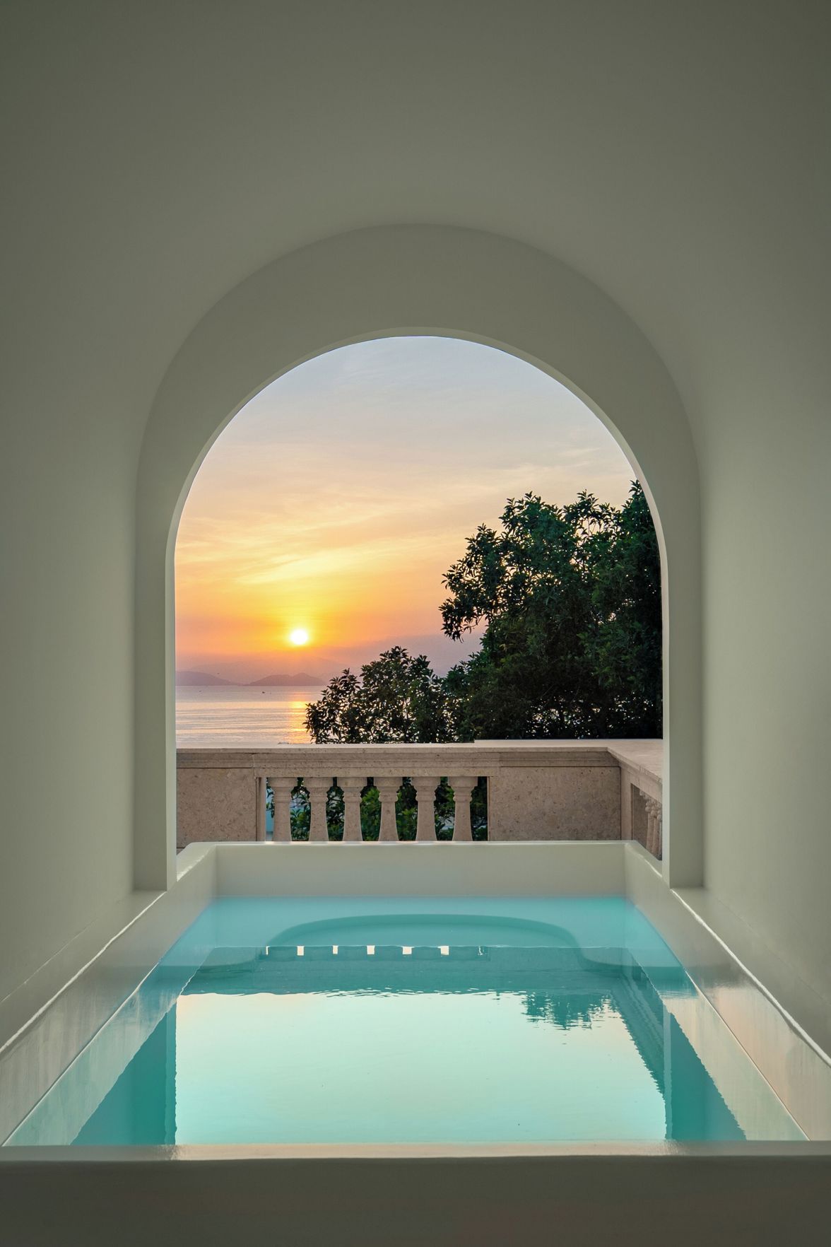 Miyue Roman Holiday Bubble Pool hotel 3*
