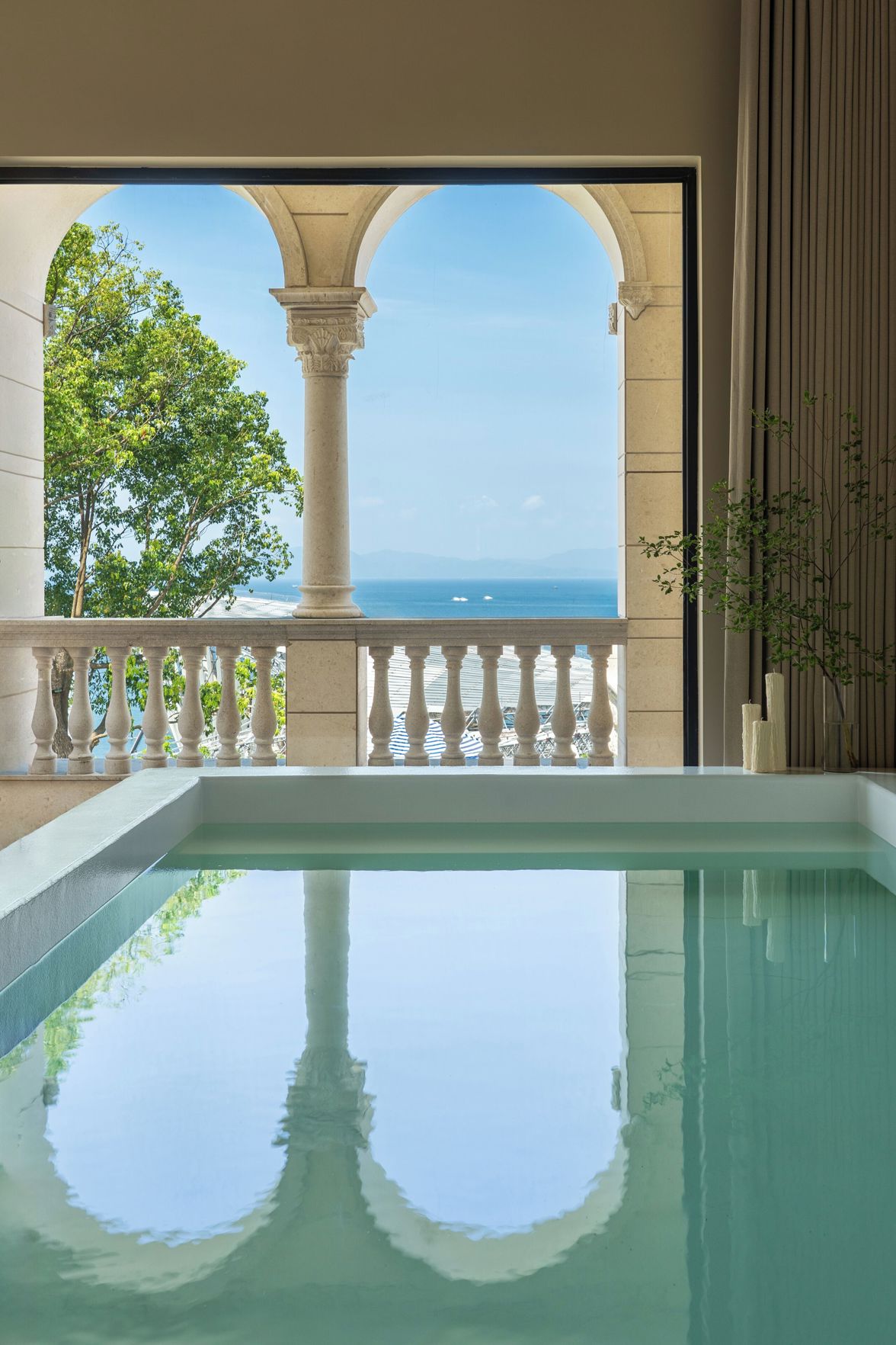 Miyue Roman Holiday Bubble Pool hotel 3*