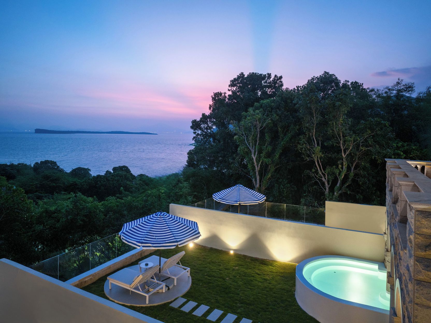 Miyue Roman Holiday Bubble Pool hotel 3*