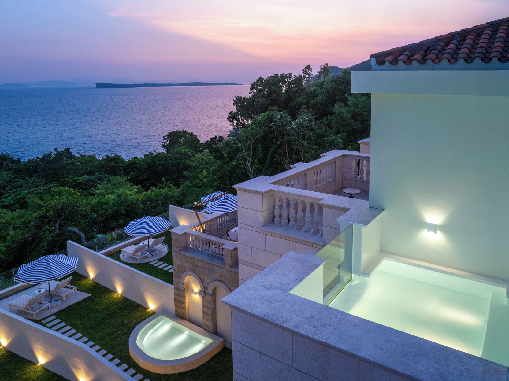 Miyue Roman Holiday Bubble Pool hotel 3*