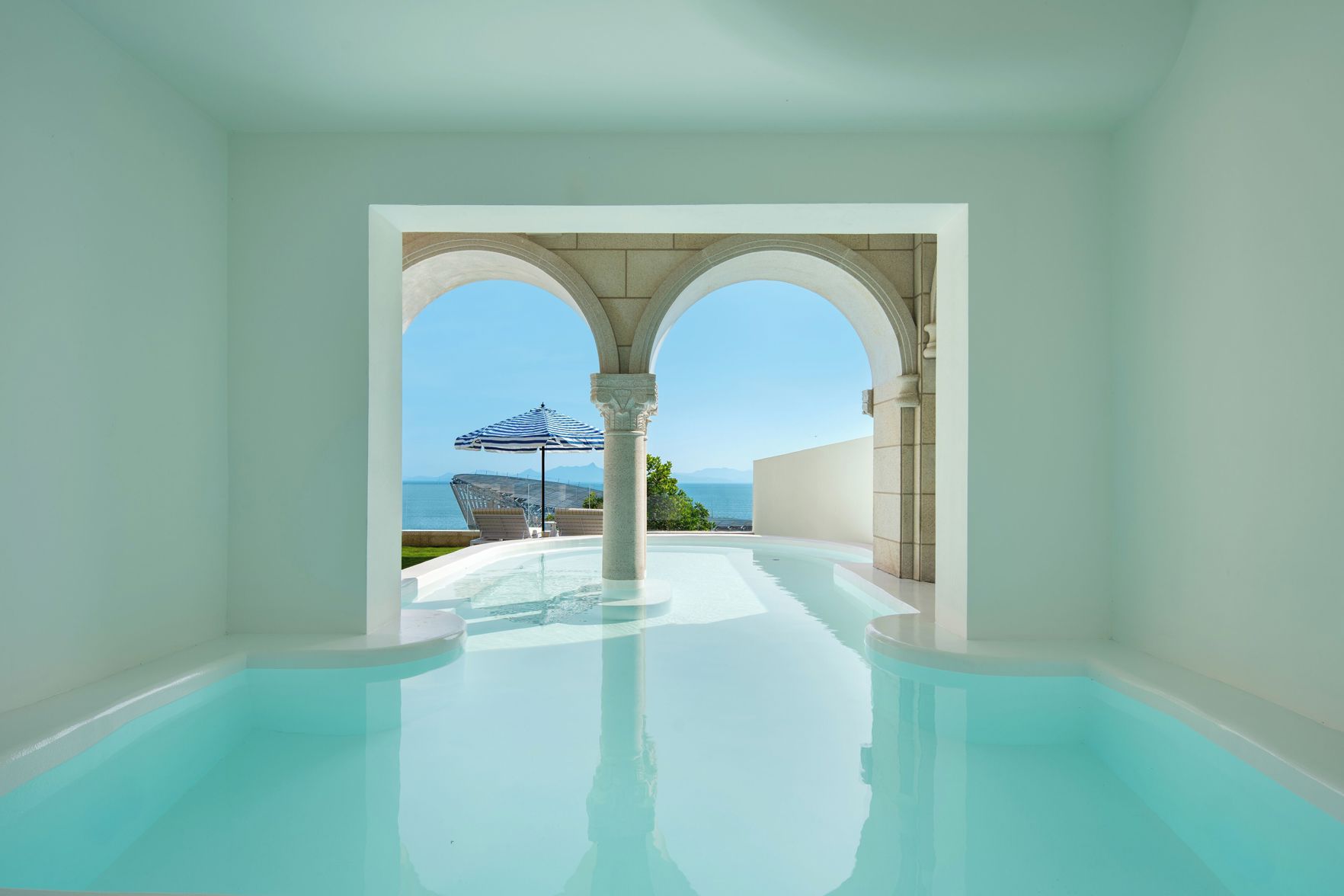 Miyue Roman Holiday Bubble Pool hotel 3*