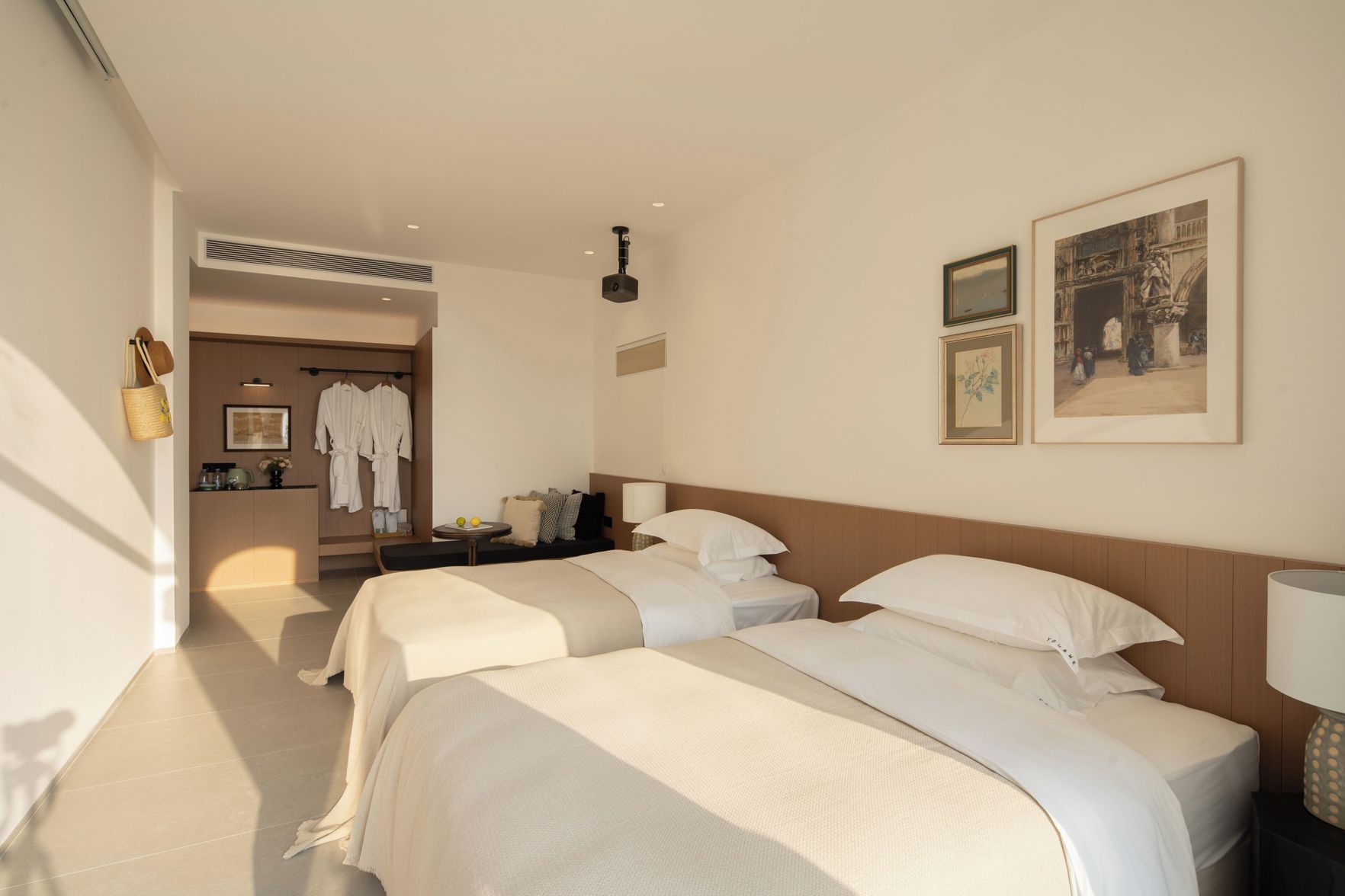 Miyue Roman Holiday Bubble Pool hotel 3*