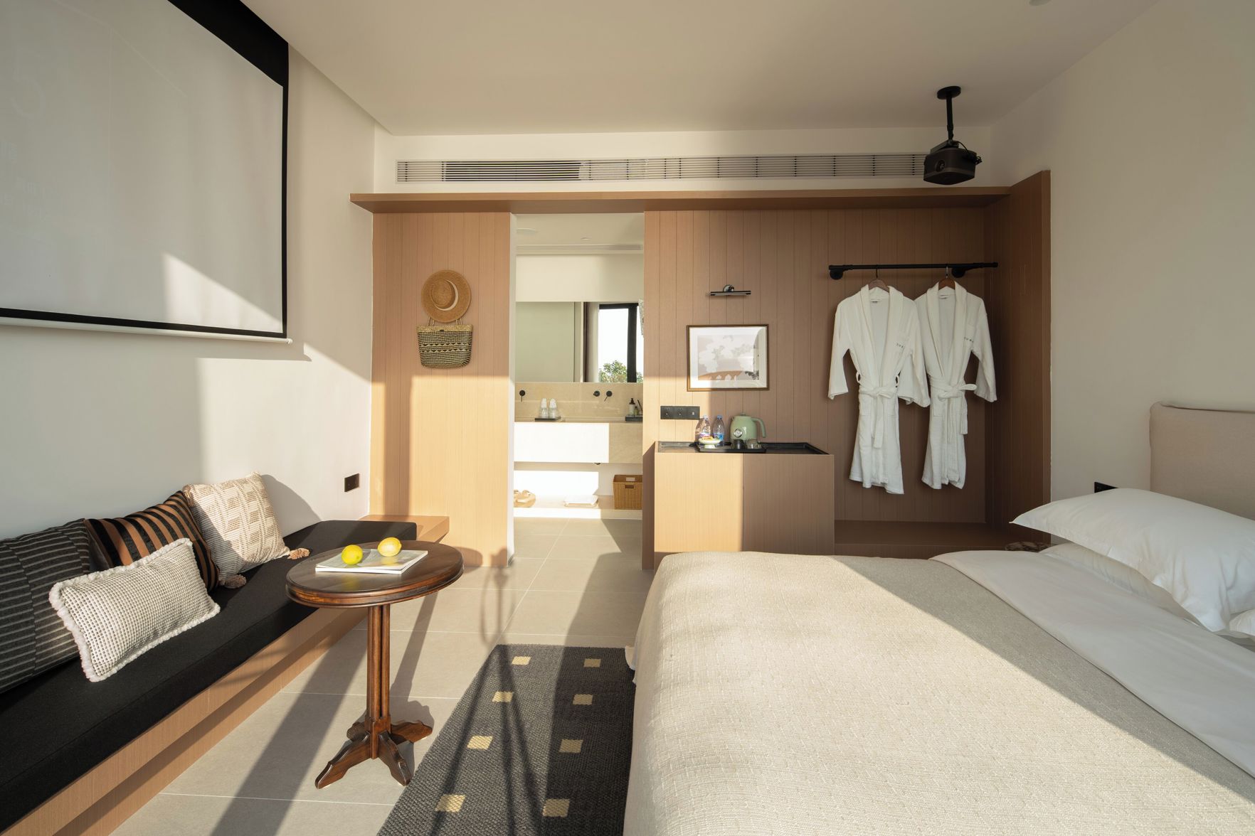 Miyue Roman Holiday Bubble Pool hotel 3*