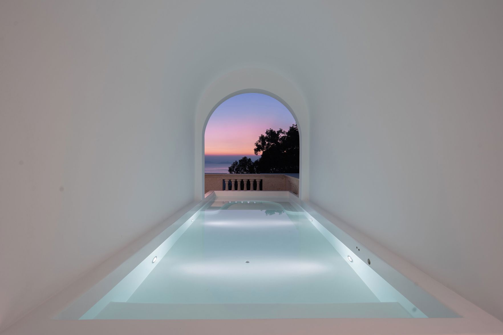 Miyue Roman Holiday Bubble Pool hotel 3*