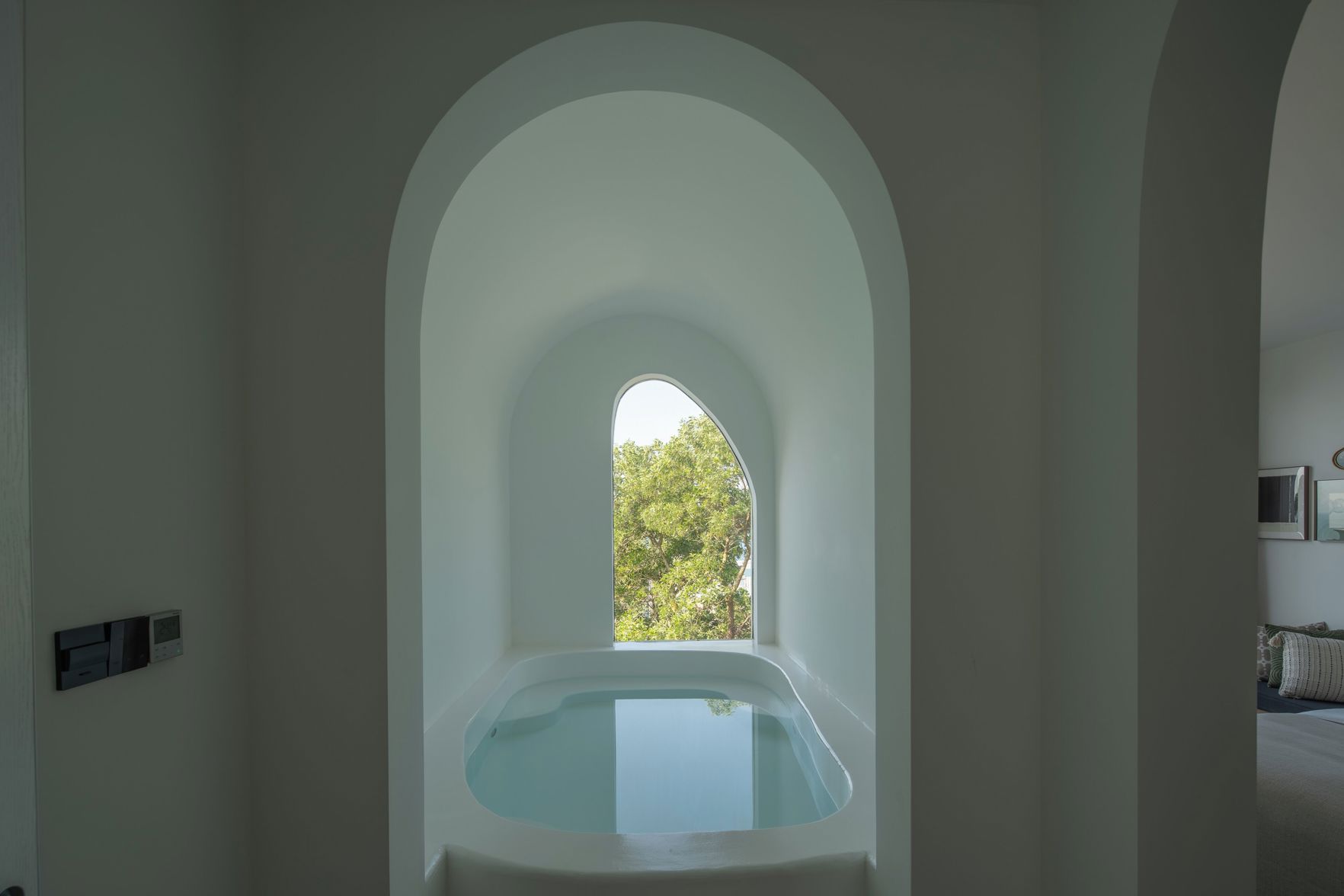Miyue Roman Holiday Bubble Pool hotel 3*