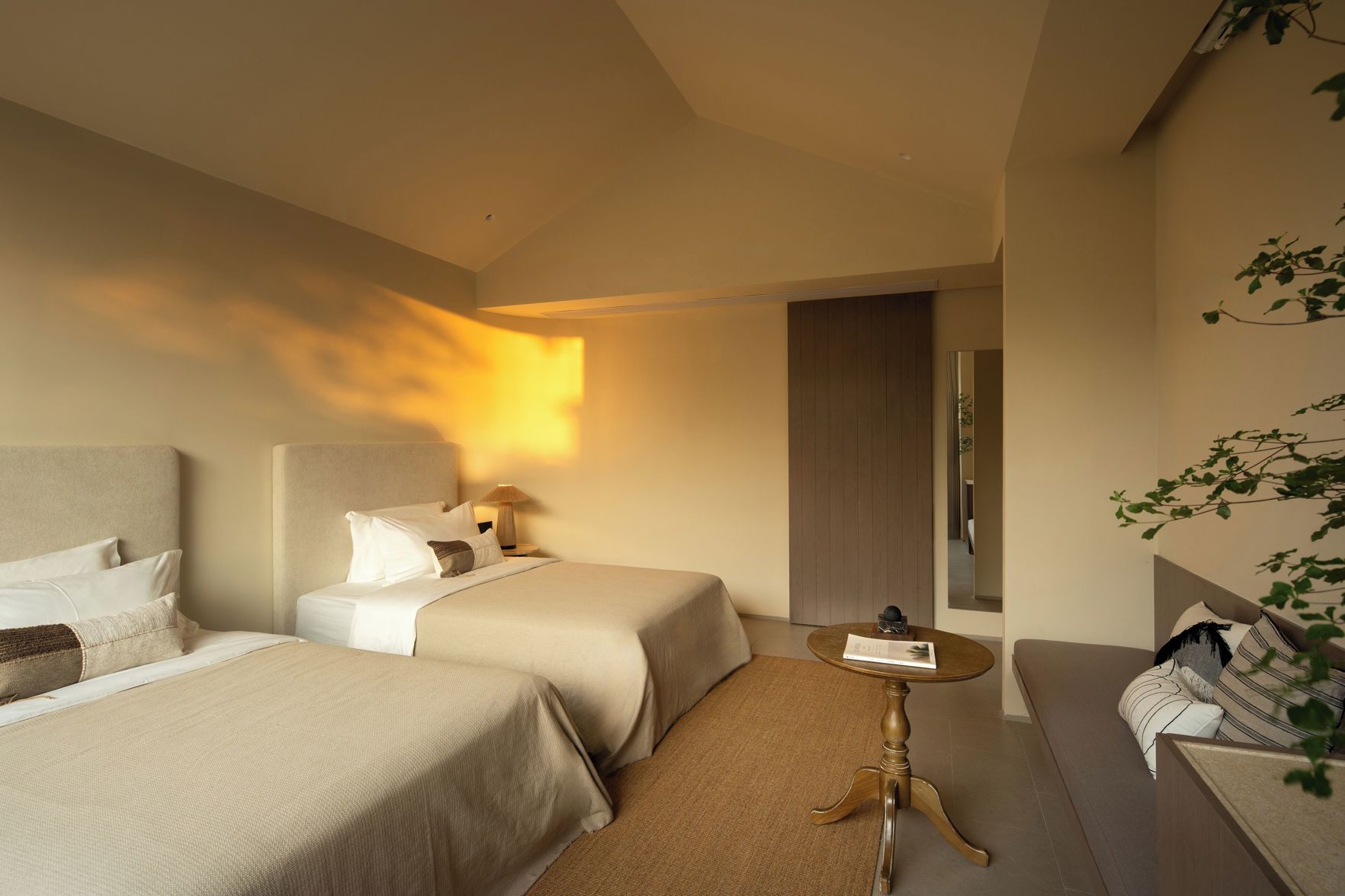Miyue Roman Holiday Bubble Pool hotel 3*