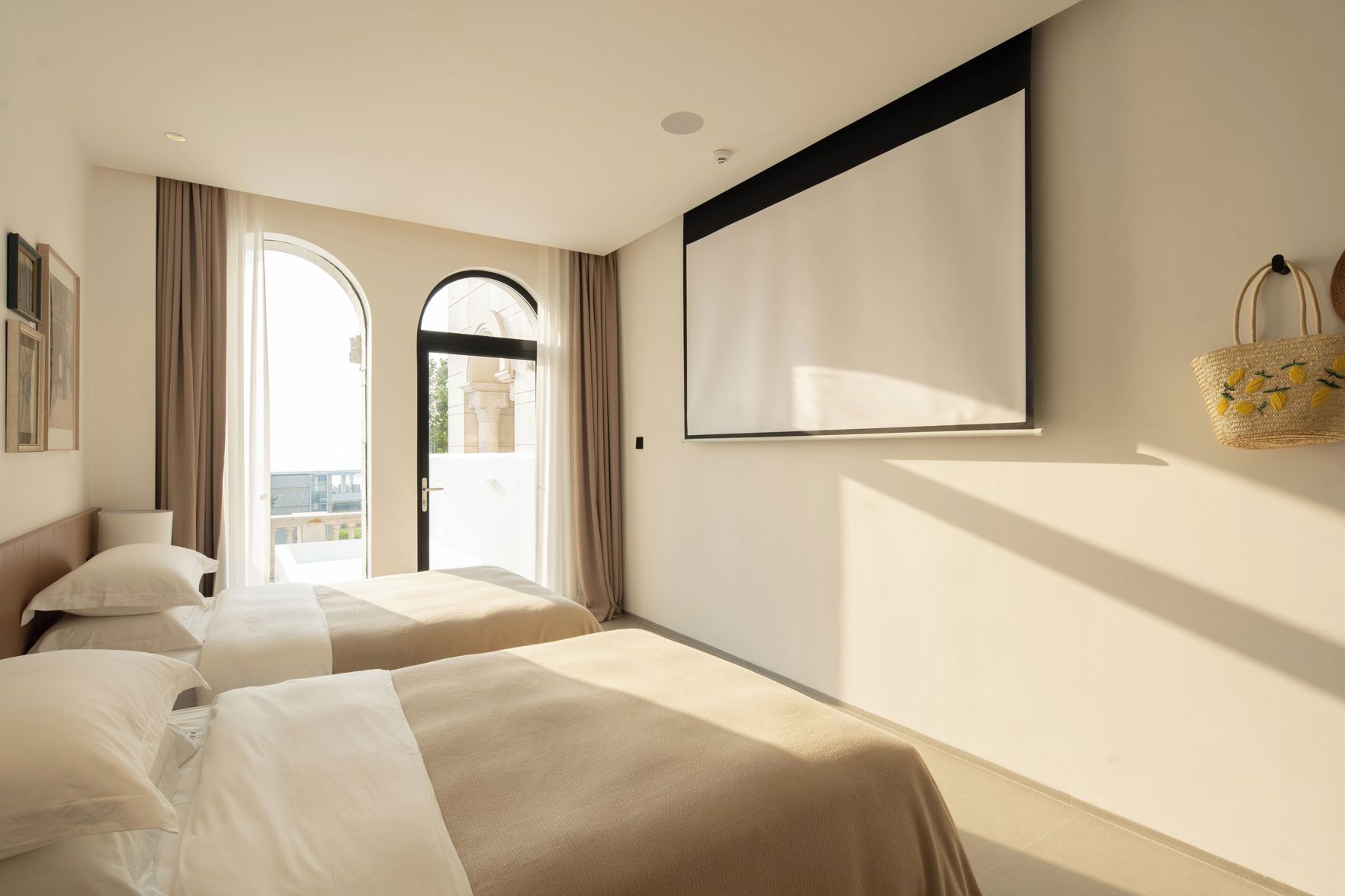 Miyue Roman Holiday Bubble Pool hotel 3*