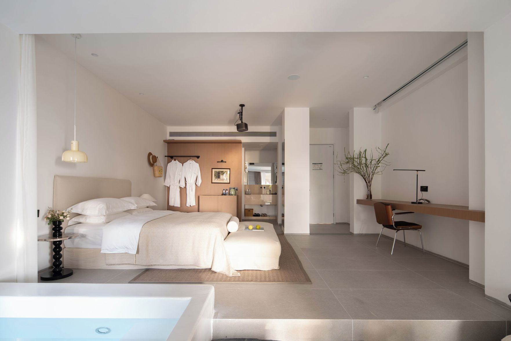 Miyue Roman Holiday Bubble Pool hotel 3*