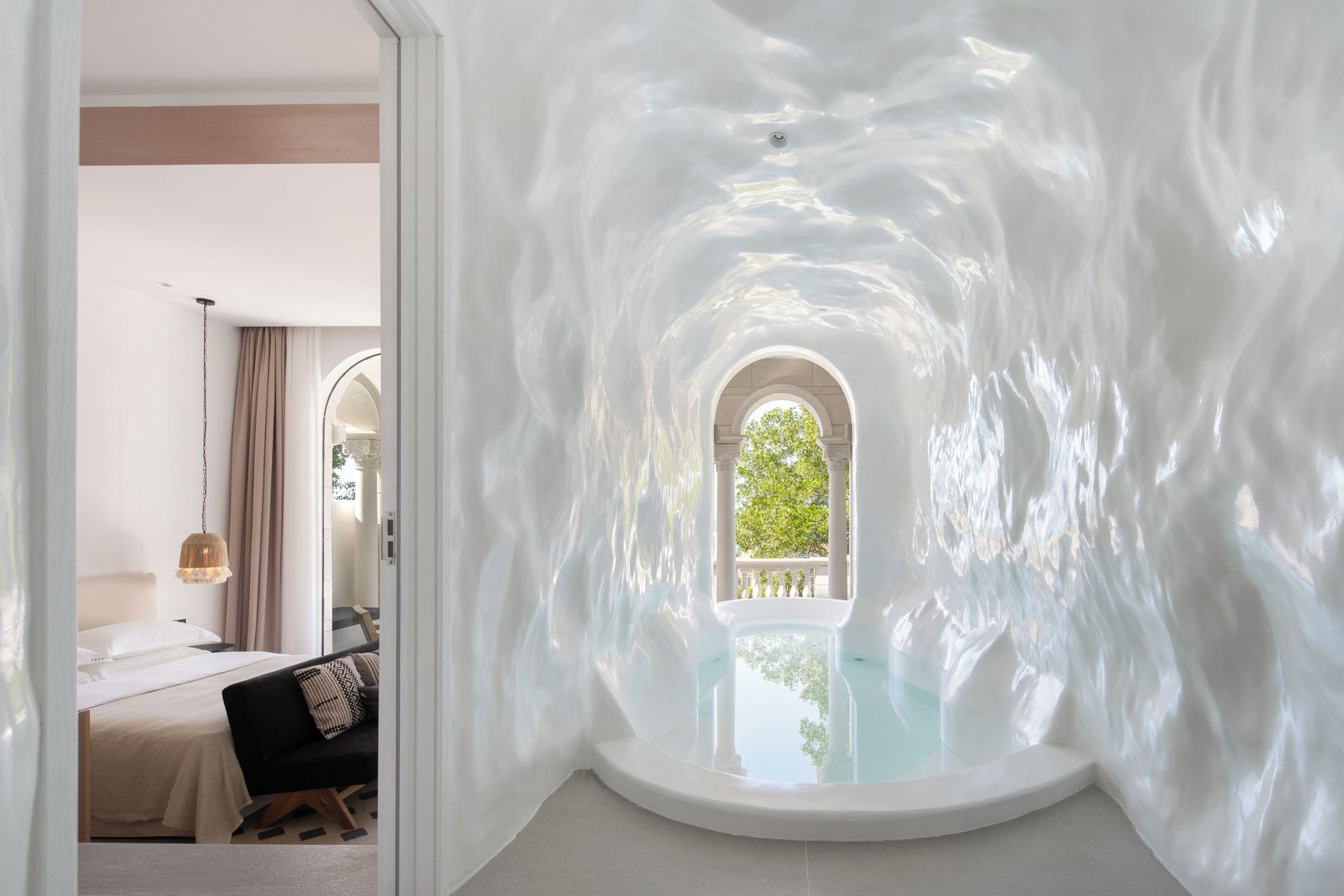Miyue Roman Holiday Bubble Pool hotel 3*