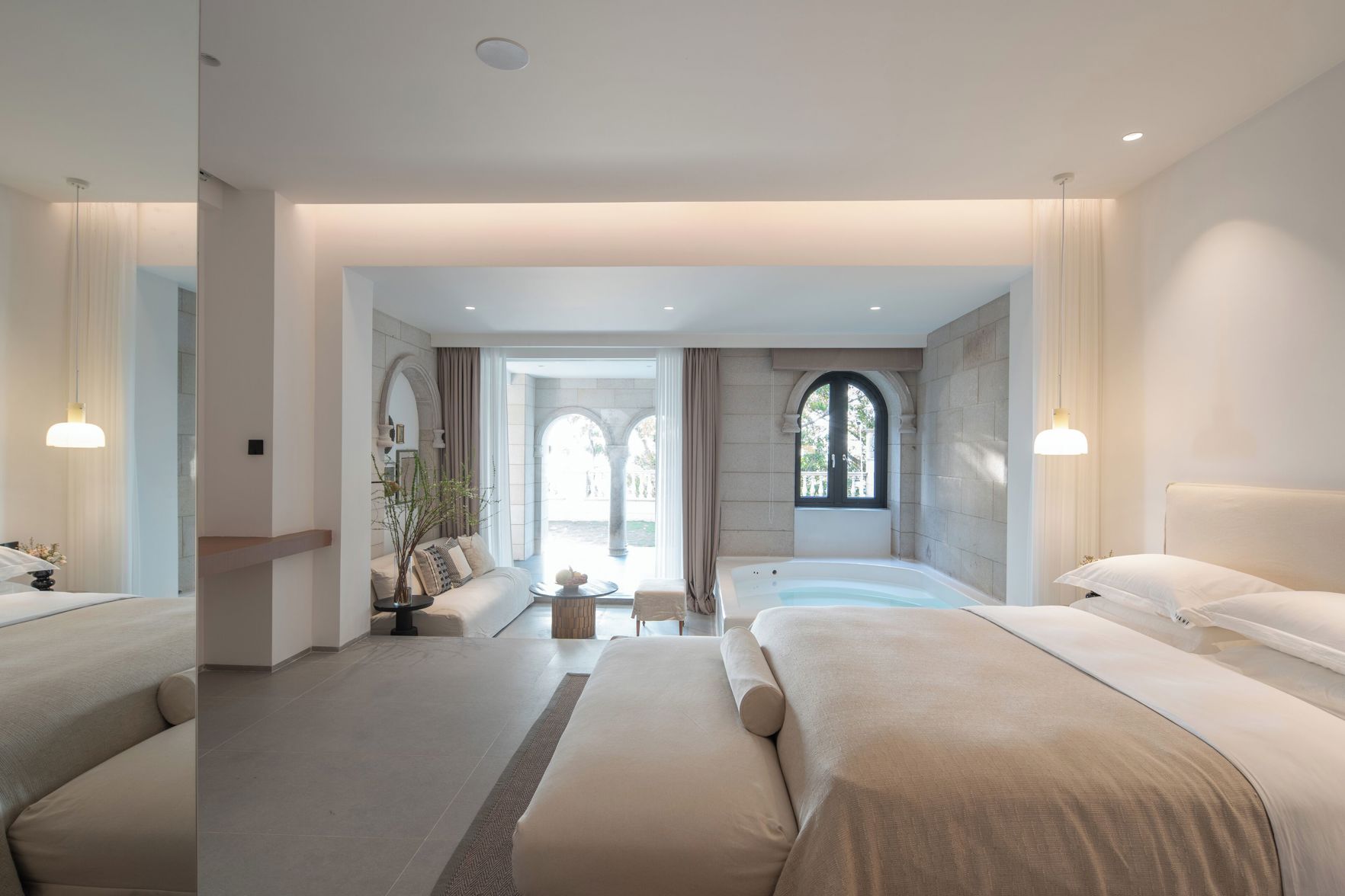 Miyue Roman Holiday Bubble Pool hotel 3*