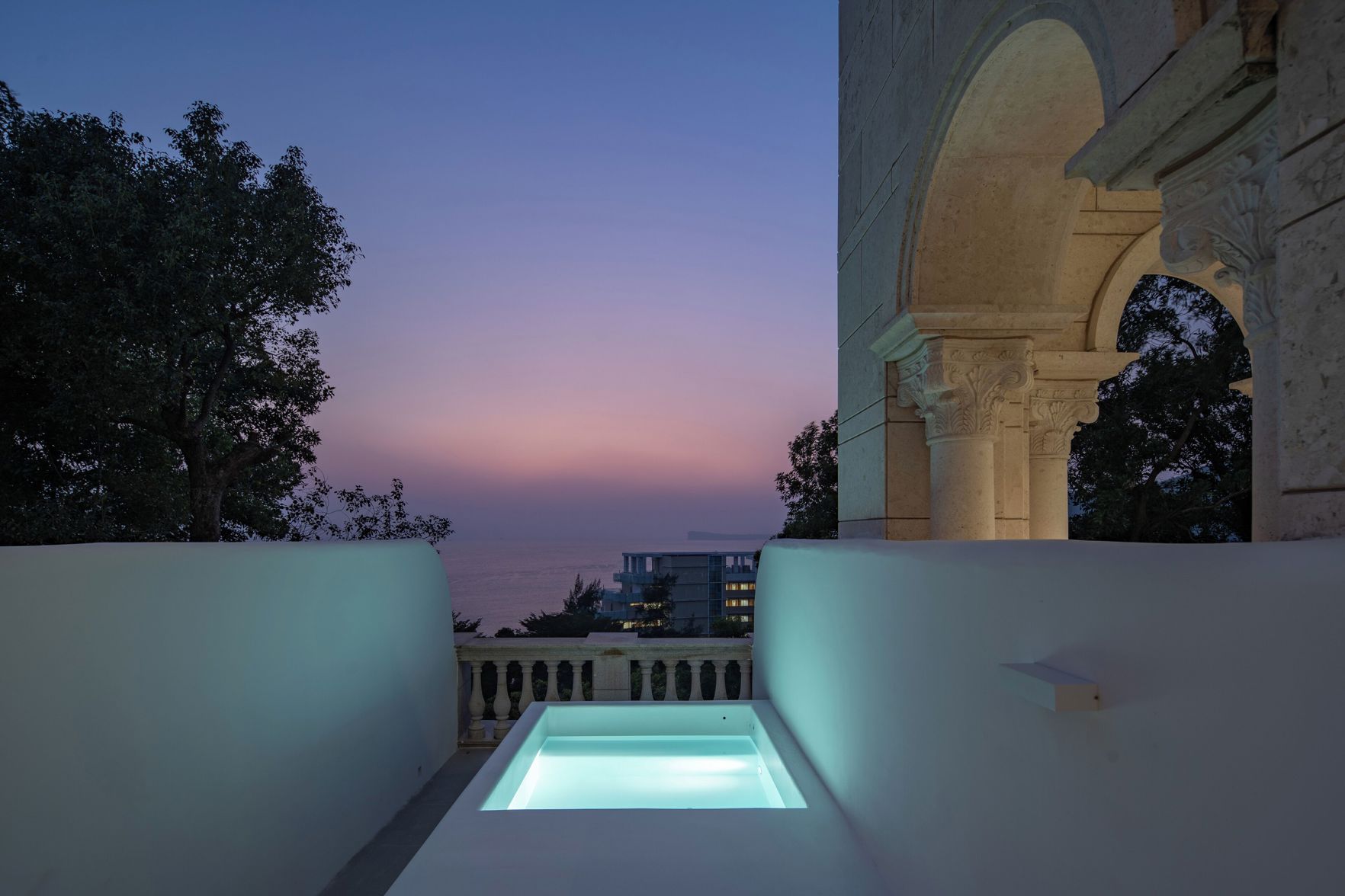 Miyue Roman Holiday Bubble Pool hotel 3*