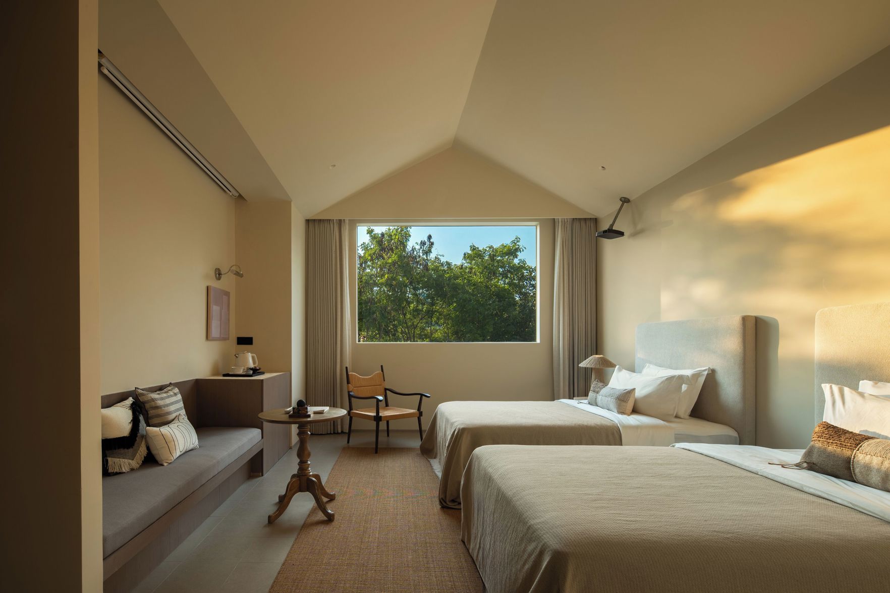 Miyue Roman Holiday Bubble Pool hotel 3*