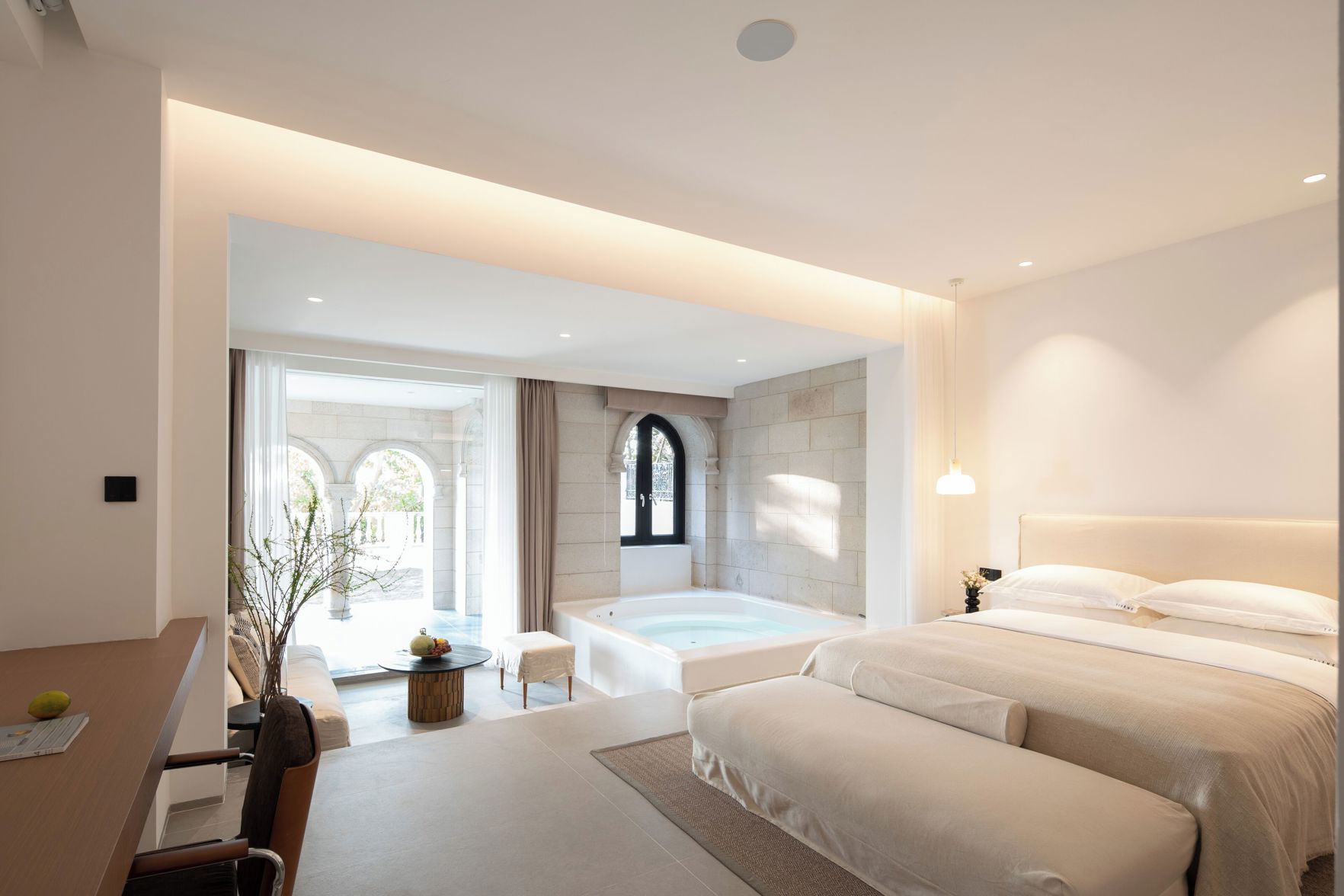 Miyue Roman Holiday Bubble Pool hotel 3*