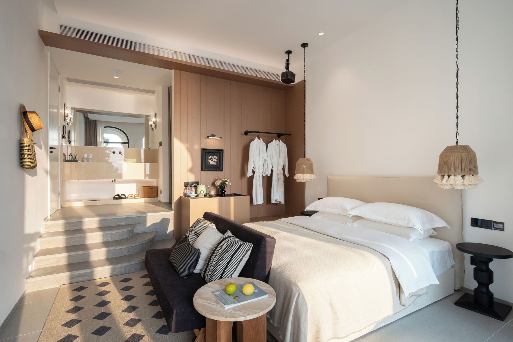 Miyue Roman Holiday Bubble Pool hotel 3*