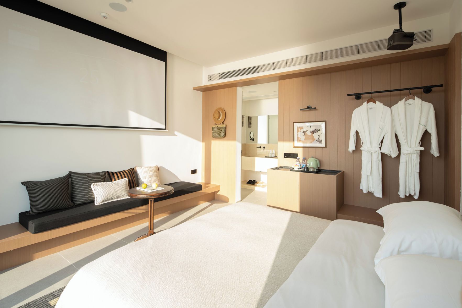 Miyue Roman Holiday Bubble Pool hotel 3*