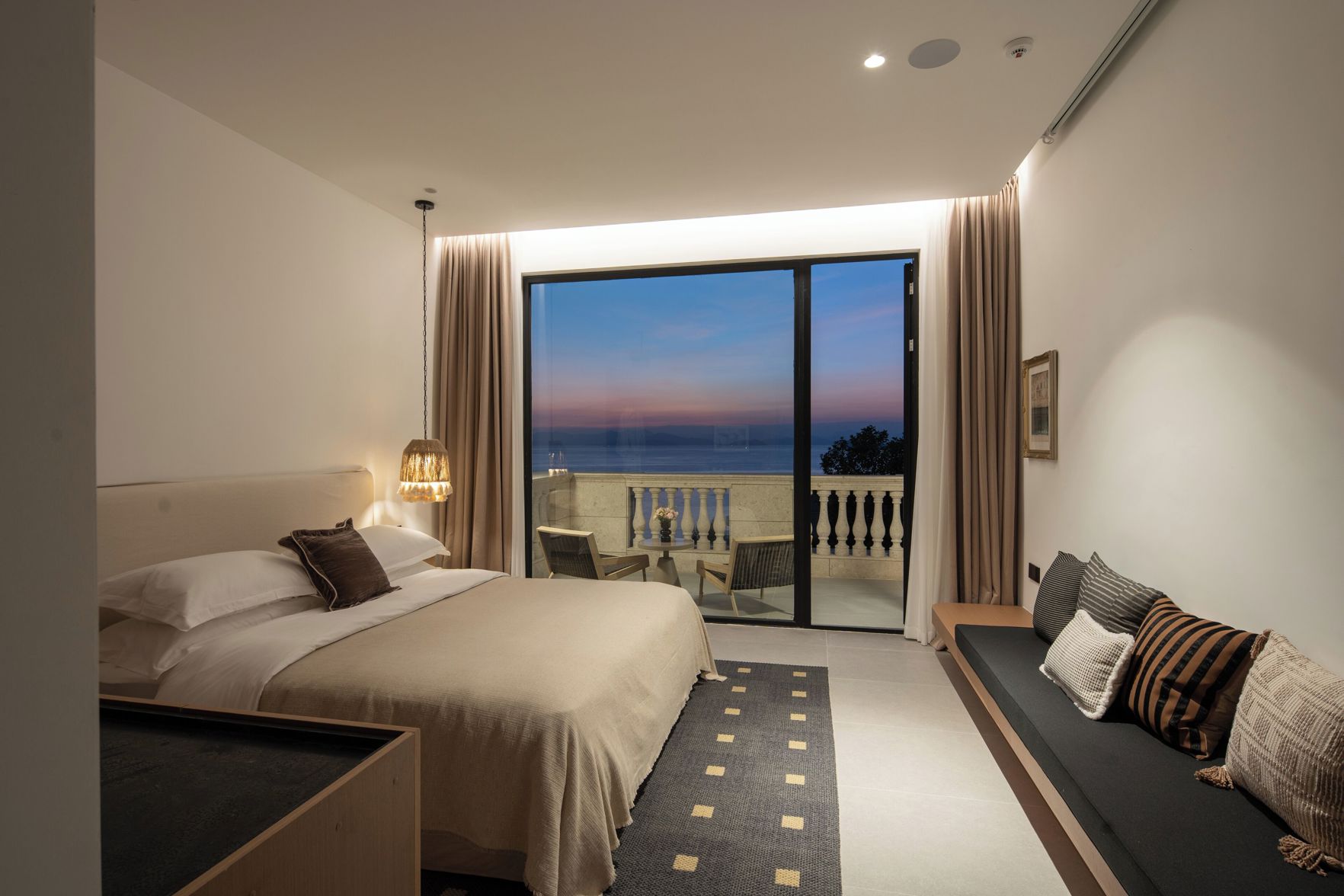 Miyue Roman Holiday Bubble Pool hotel 3*