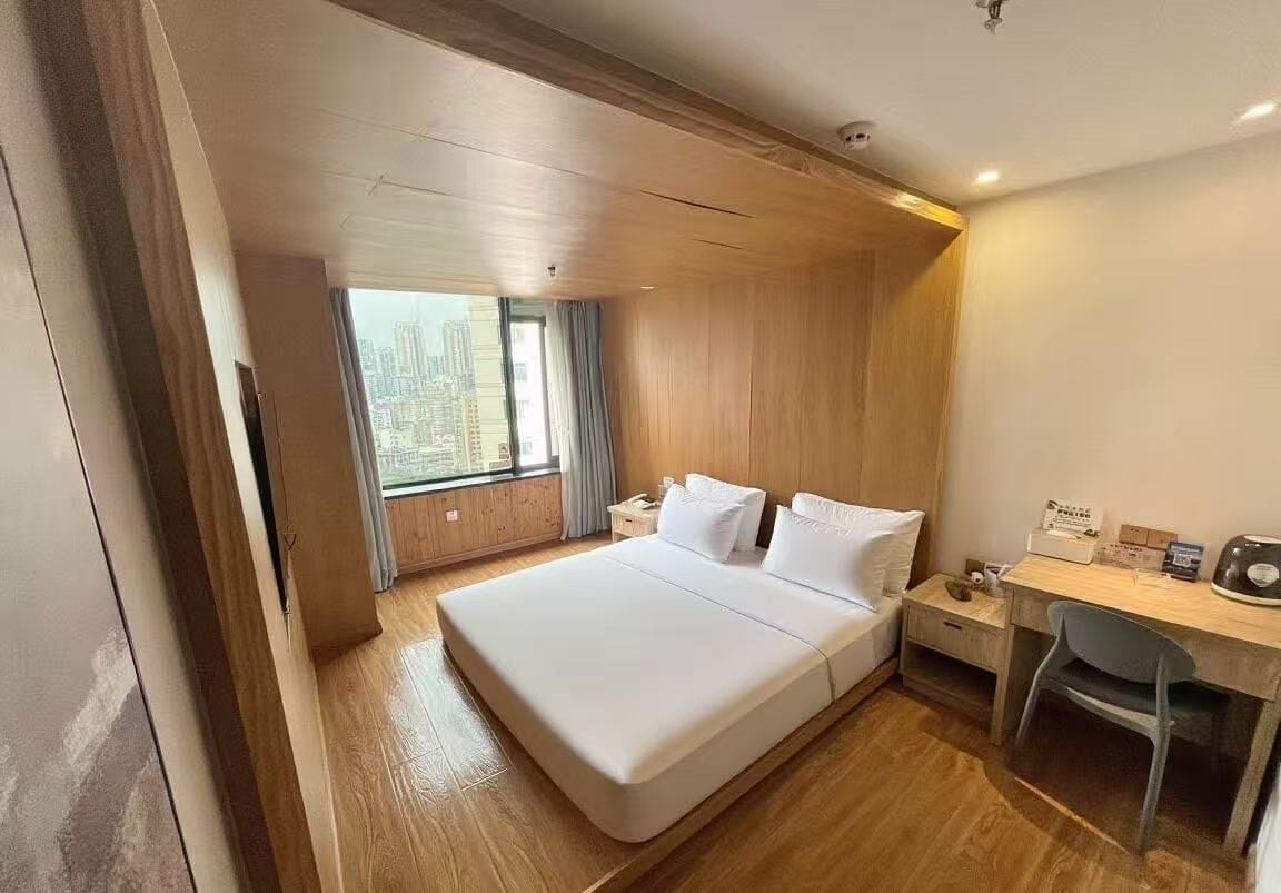 chongqingyinshiguangjiangjingjiudian 3*