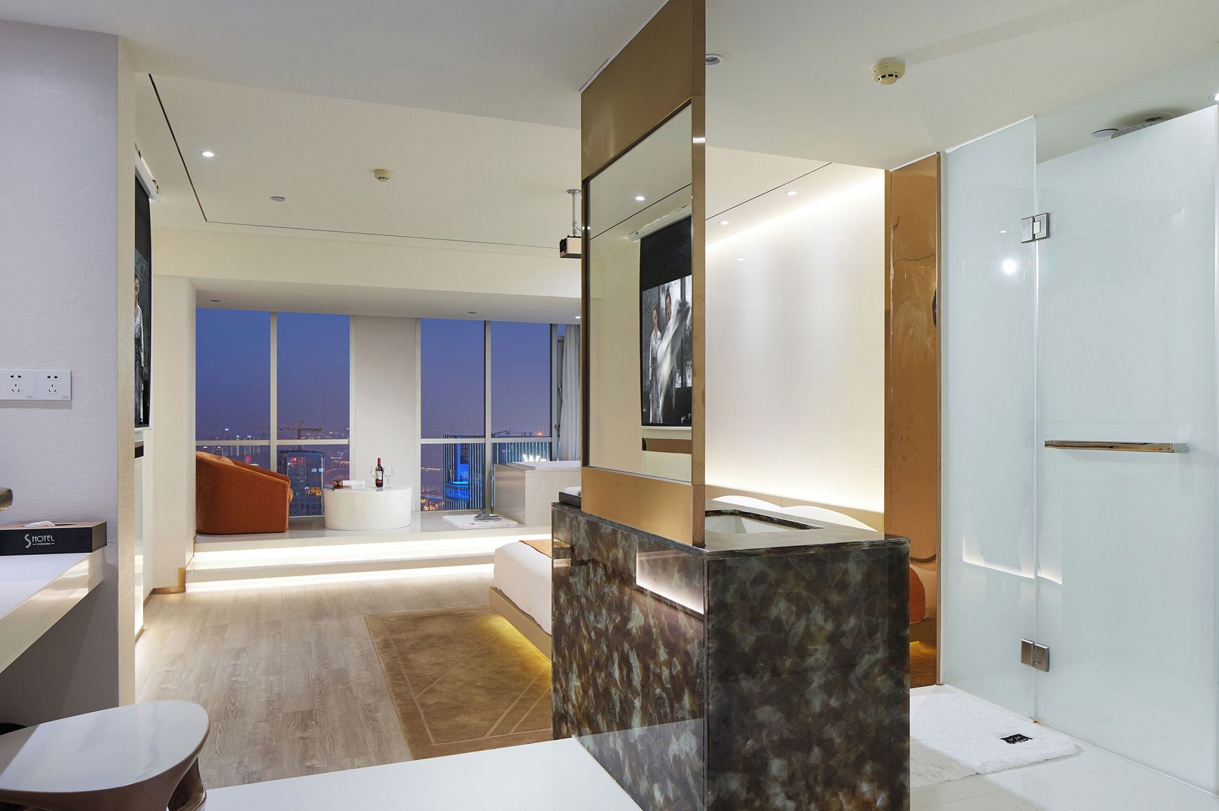 m58 Sky Sunset Hotel 2*