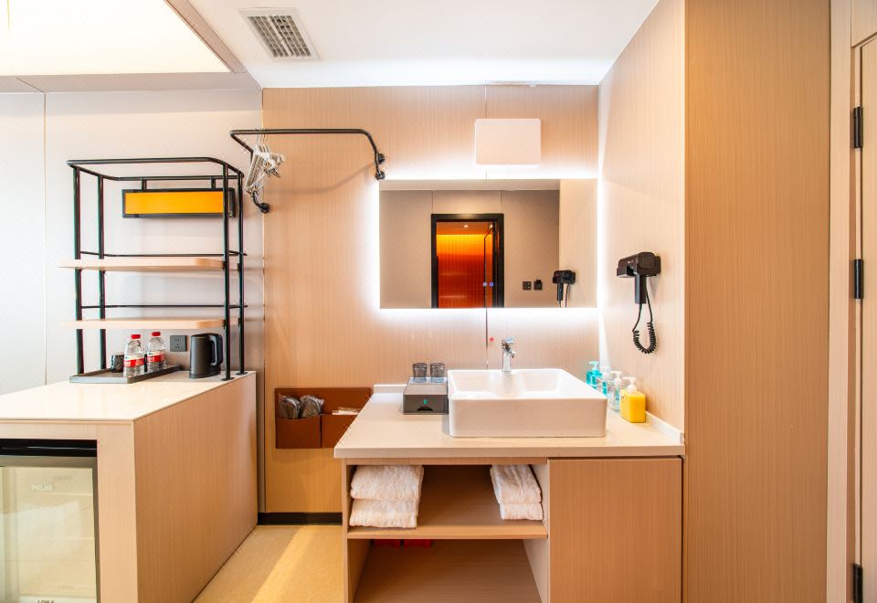 Leishen E-Sports Hotel (Gaomi Renmin Avenue) 2*
