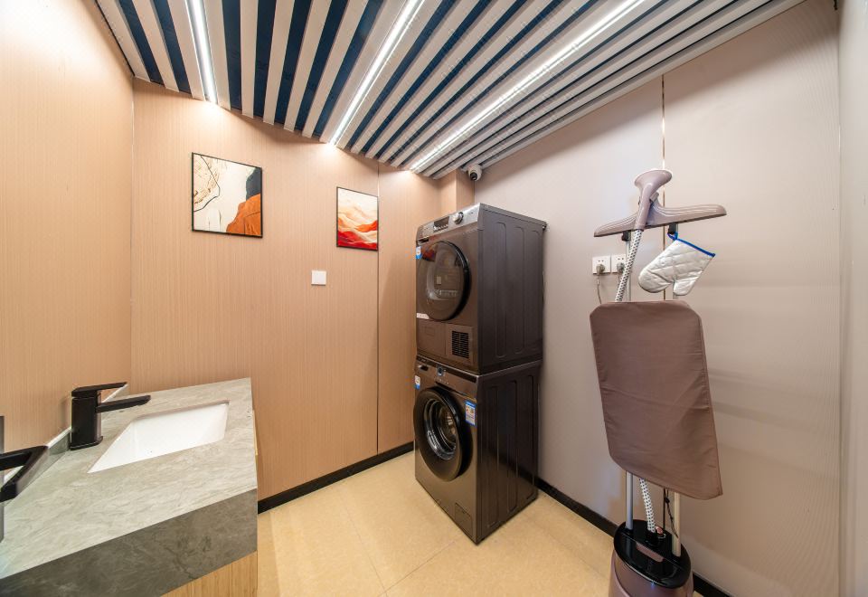 Leishen E-Sports Hotel (Gaomi Renmin Avenue) 2*