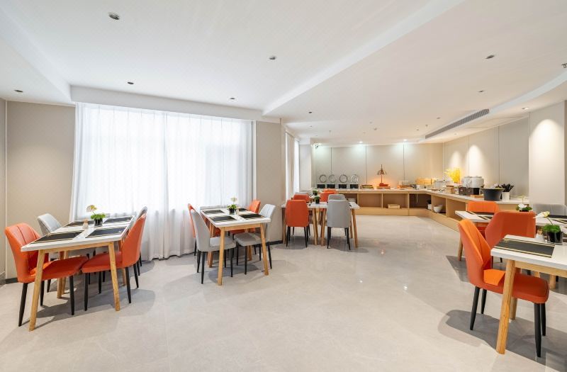 Home Inn Aifei Hotel (Qinhuangdao Century Harbour Wanda Plaza) 3*