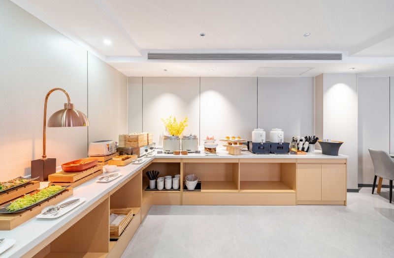 Home Inn Aifei Hotel (Qinhuangdao Century Harbour Wanda Plaza) 3*