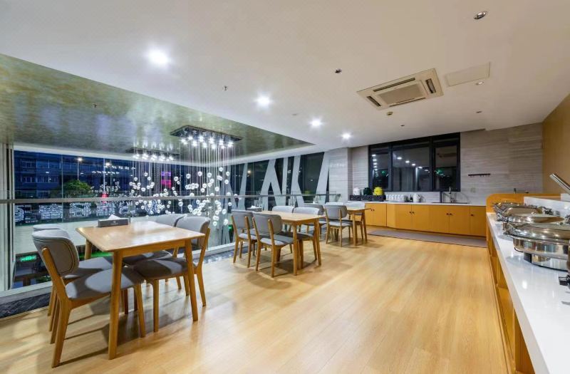Yixuan  Hotel (YangzhouGaoyouQinyou Road Branch) 2*