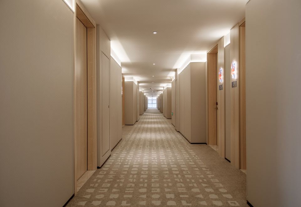 Homeinn Hotel (Zhenjiang Jurong Wuyue Plaza Railway Station) 2*