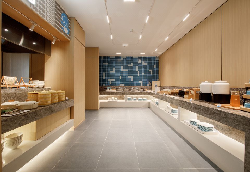 Homeinn Hotel (Zhenjiang Jurong Wuyue Plaza Railway Station) 2*