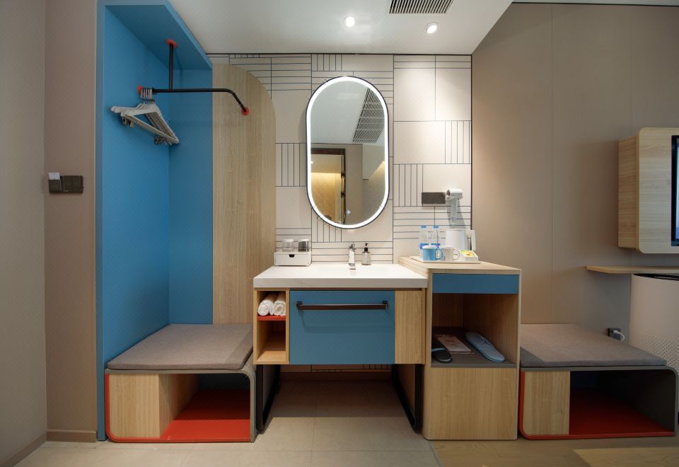 Homeinn Hotel (Zhenjiang Jurong Wuyue Plaza Railway Station) 2*